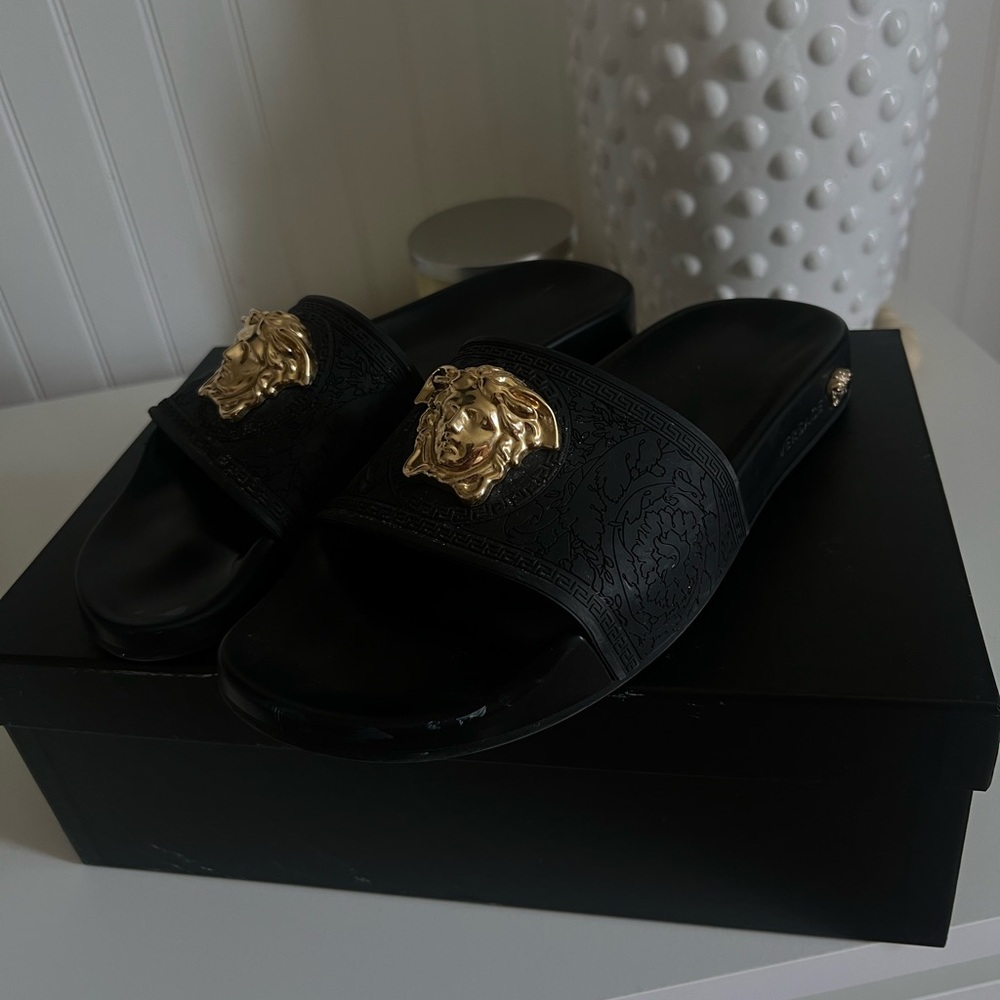 AUTHENTIC Versace Medusa black slides 38.5 Womens